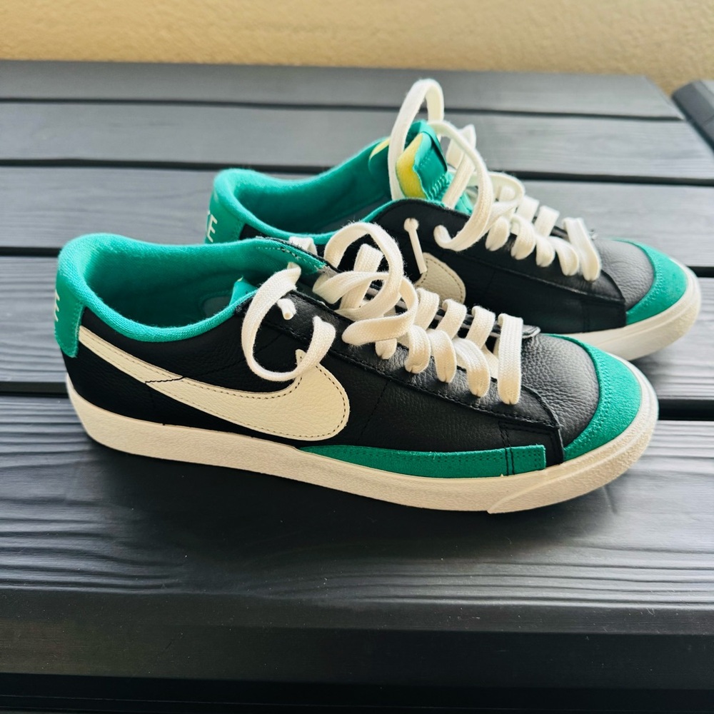Nike Women's Teal and Black Sneakers